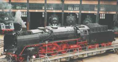 BR 01 auf Drehscheibe